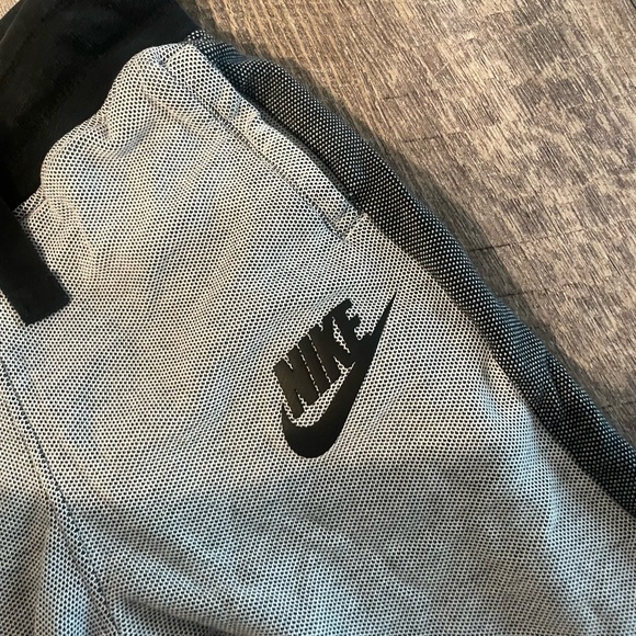 Women’s Nike Sweatpants Size Small - Picture 2 of 3